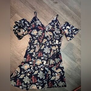 Woman’s top size M.